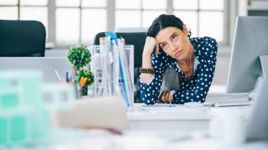 
		Unzufriedene Frau im Büro
	