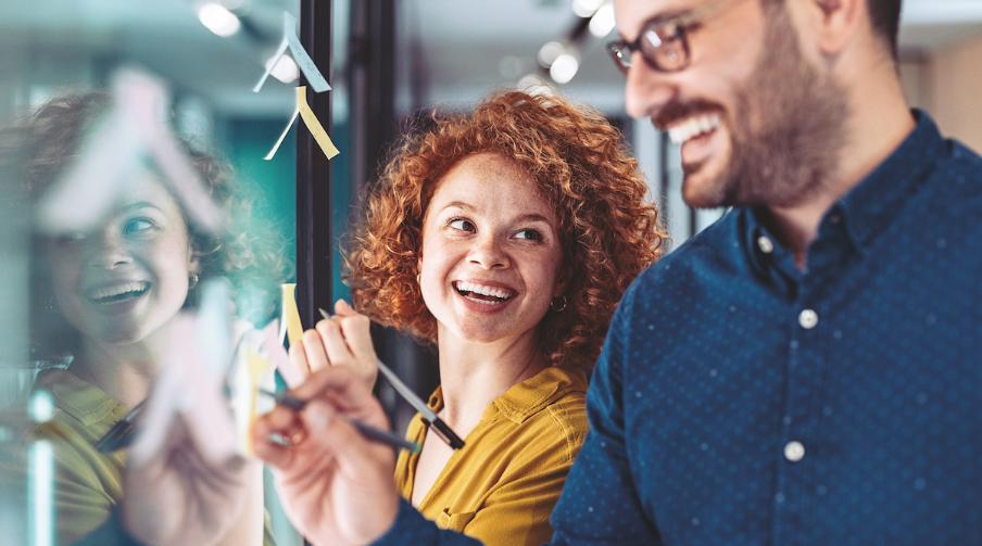 Team im Büro Spaß an der Arbeit